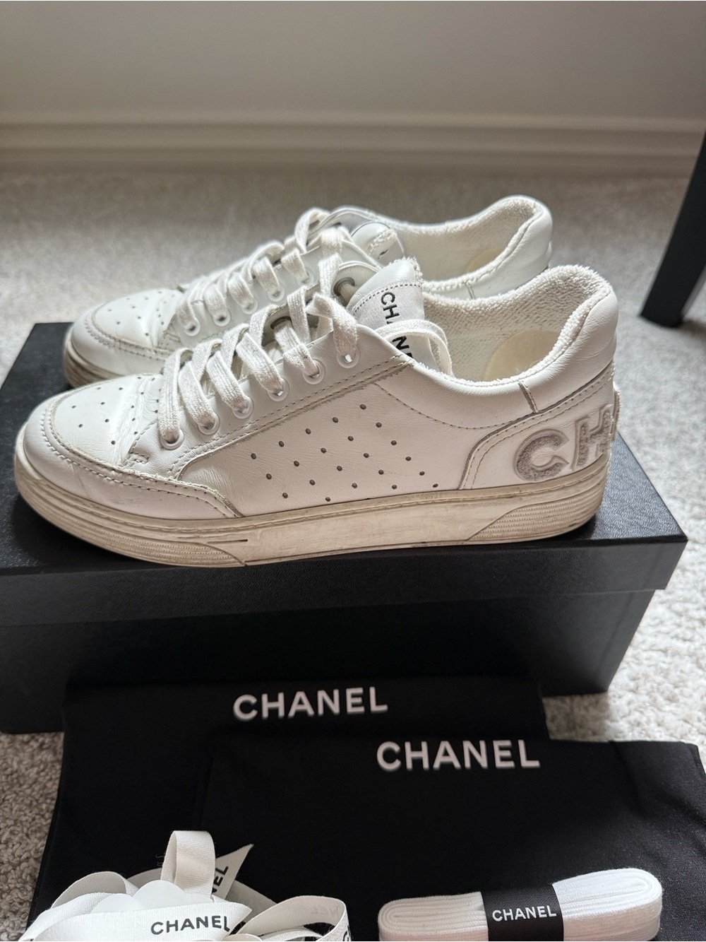 CHANEL White Leather Lace-Up Low Top Logo Sneakers EU 38.5 US 8.5 - Picture 5 of 10